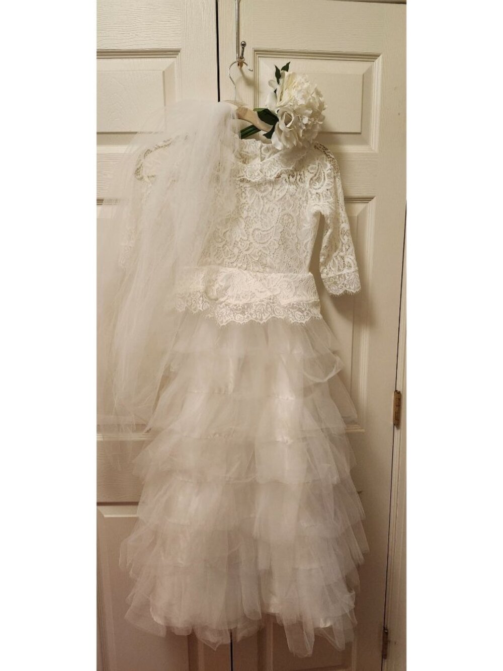 Girl Chasing Fireflies Wedding Gown Veil Bouquet Set Halloween Costume Size 8